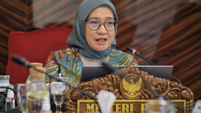 Menteri PANRB Rini Widyantini saat membuka Rapat Evaluasi Seleksi Kompetensi Dasar CPNS Tahun Anggaran 2024