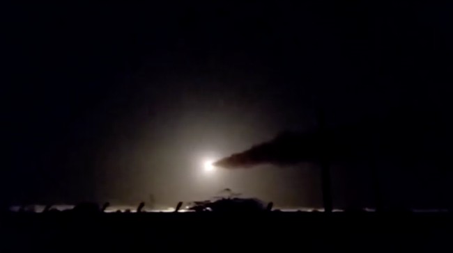Iran Tembak Rudal ke Pangkalan Militer AS