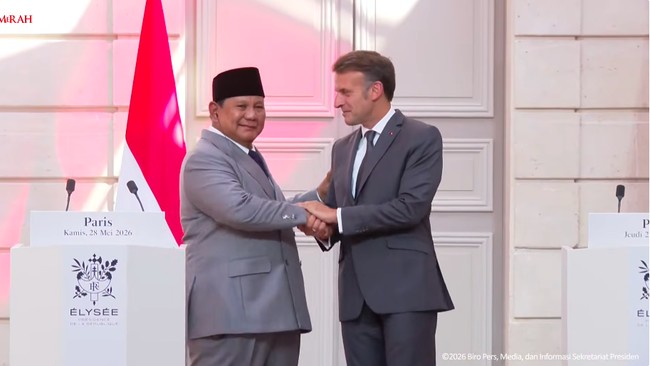 Prabowo Subianto dan Emmanuel Macron di Istana Elysee Paris
