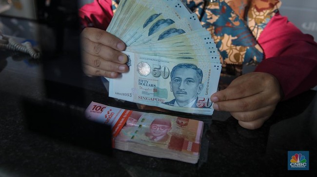 Rupiah Rekor Terlemah Terhadap Dolar Singapura dan Ringgit Malaysia