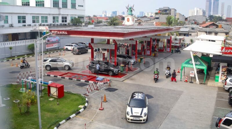 Rupiah melemah hampir sentuh Rp18.000 per dolar, harga Pertalite dipastikan stabil
