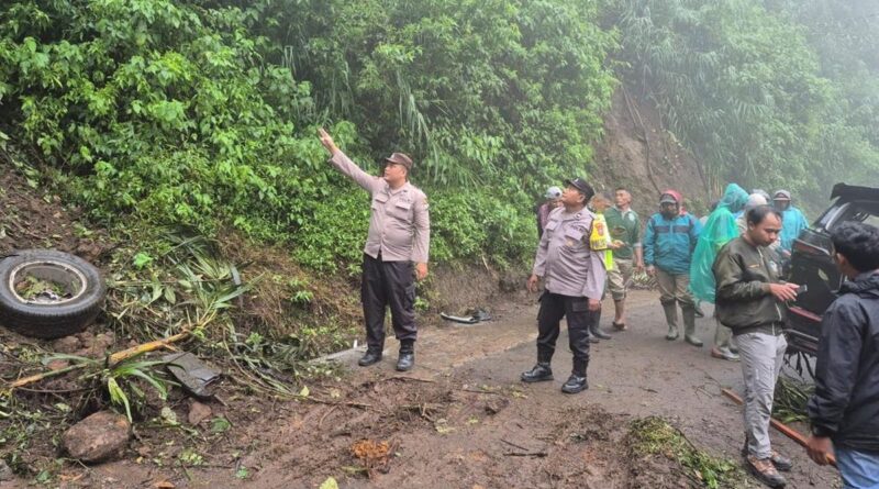 Kecelakaan Jip Wisata di Gunung Bromo Tikungan Letter S