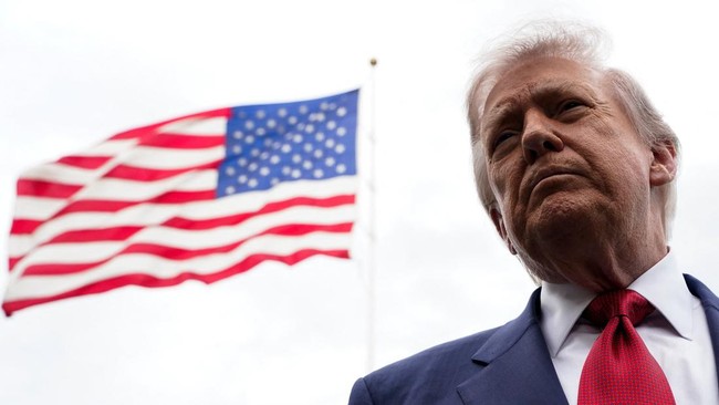 Trump Maju Kena Mundur Kena Perang Iran